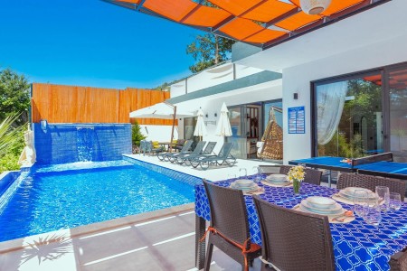 Villa Nar Çiçeği