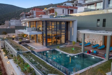 Villa Safran Flower